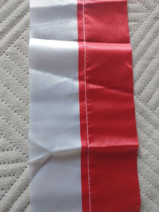 Wstęga z taśm biało-czerwona