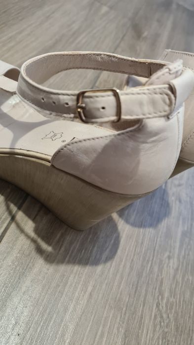 Sandały na koturnie Lasocki rozmiar 38