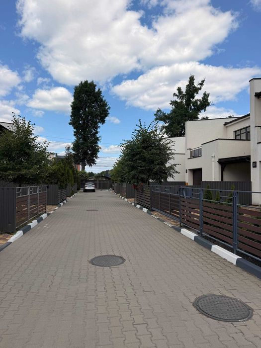 Продаж готового таунхауса з гаражем і відкритою терасою з басейном! Без комісії