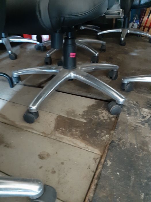 Продам офисные кресла б/у