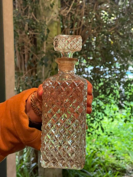 Garrafas de cristal e suporte428573325809438725