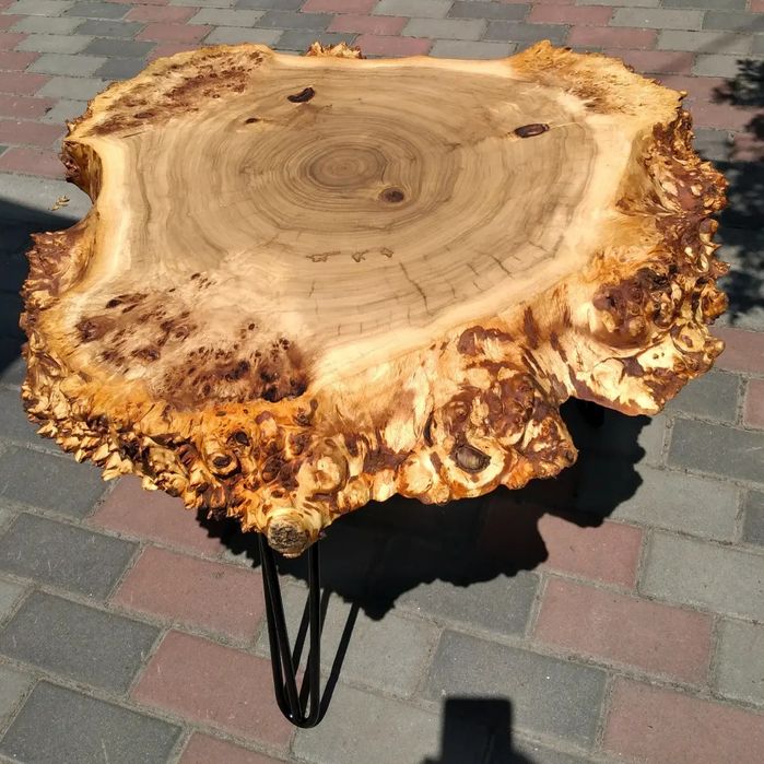 Кофейный,кавовий"прикроватный журнальный столик из спила дерева.