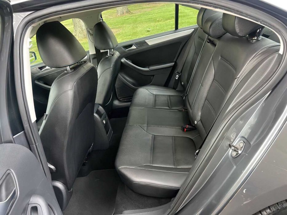 Volkswagen Jetta      2013