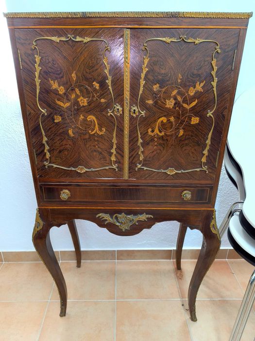 Móvel Bar, estilo Luís XV ou Dona Maria