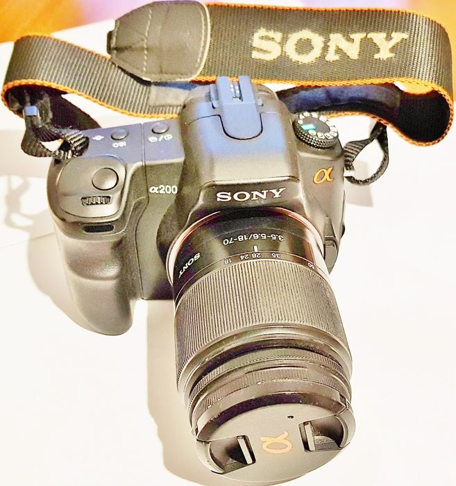 Sony DSRL-200 Máquina fotográfica digital, semi profissional.