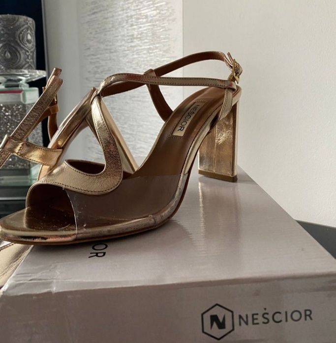 Sprzedam buty sandały