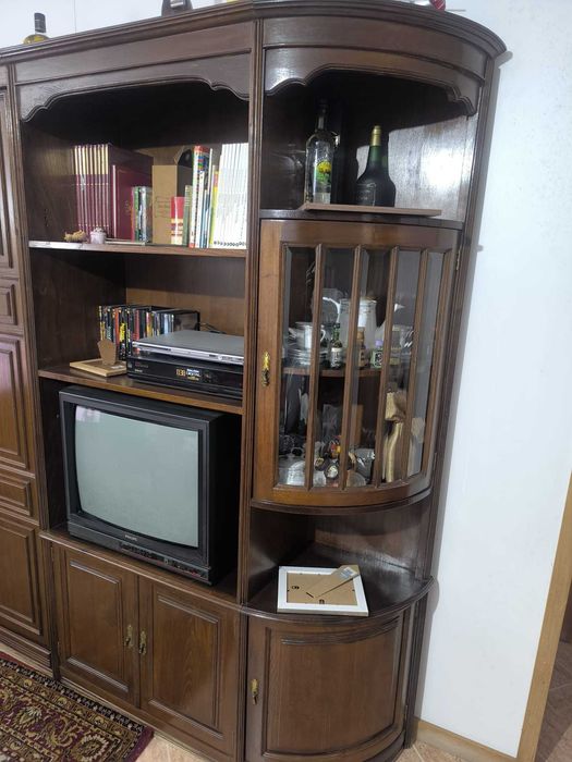 Móvel de sala com cama embutida em madeira maciça – para restauro