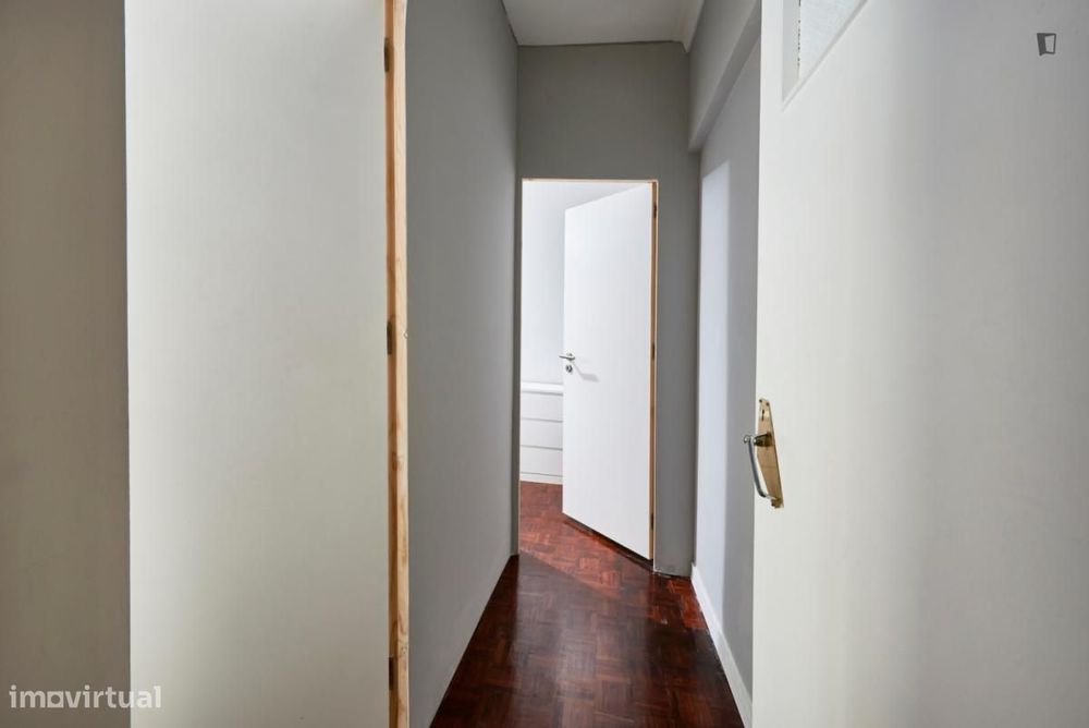 Quarto - localizado em Benfica Lisbon
