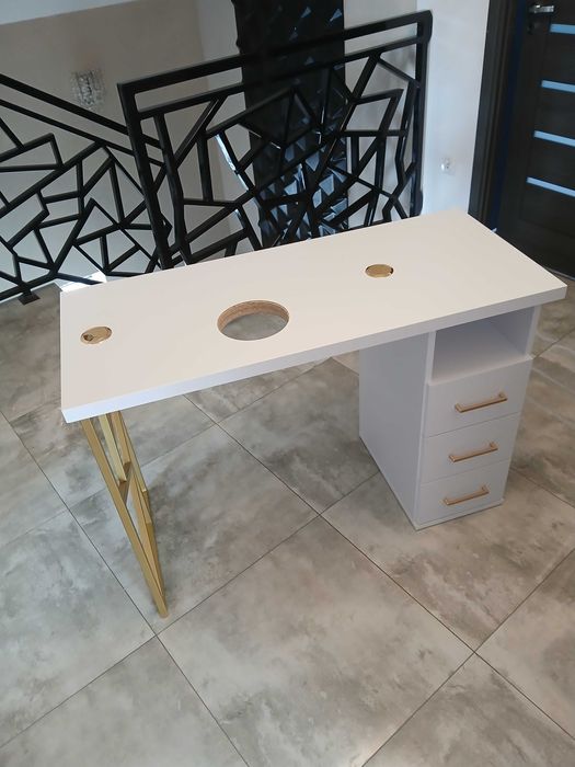 Biurko kosmetyczne manicure z frontem Ryflowanym