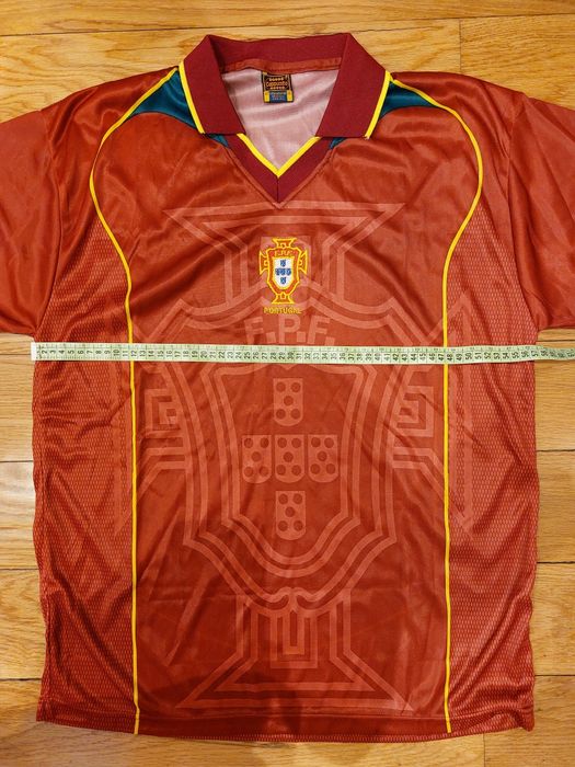 Cachecóis, bandeiras e camisolas de Portugal