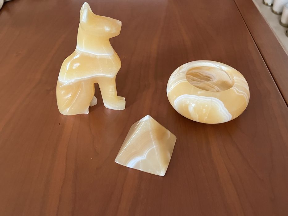 Conjunto de peças em alabastro egípcio