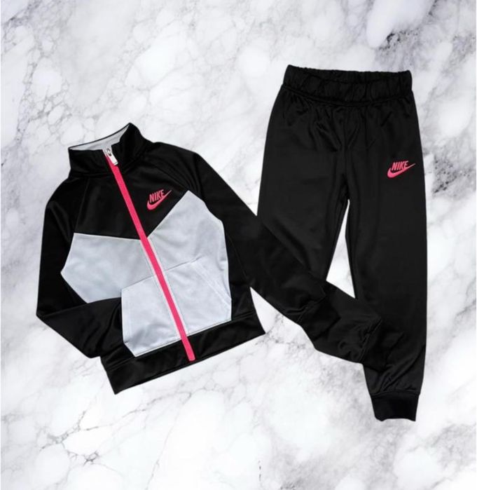 Спортивний костюм Nike оригінал на дівчинку 5-6 років