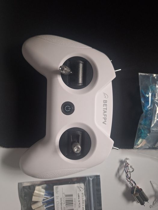 Tiny whoop + radio i dodatki