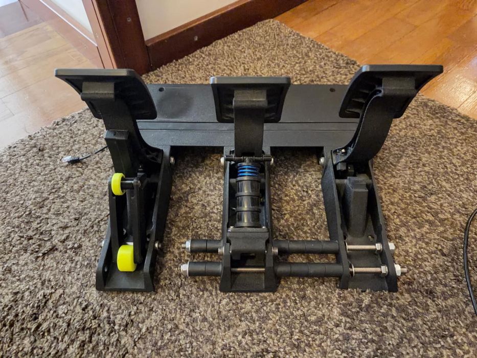 Base Fanatev e Pedais V2 c/ Kit 3Drap e Kit de alolas de Competicao Fanatec. Como novo. Fudo com garantia e respectivas caixas e acessorios.
