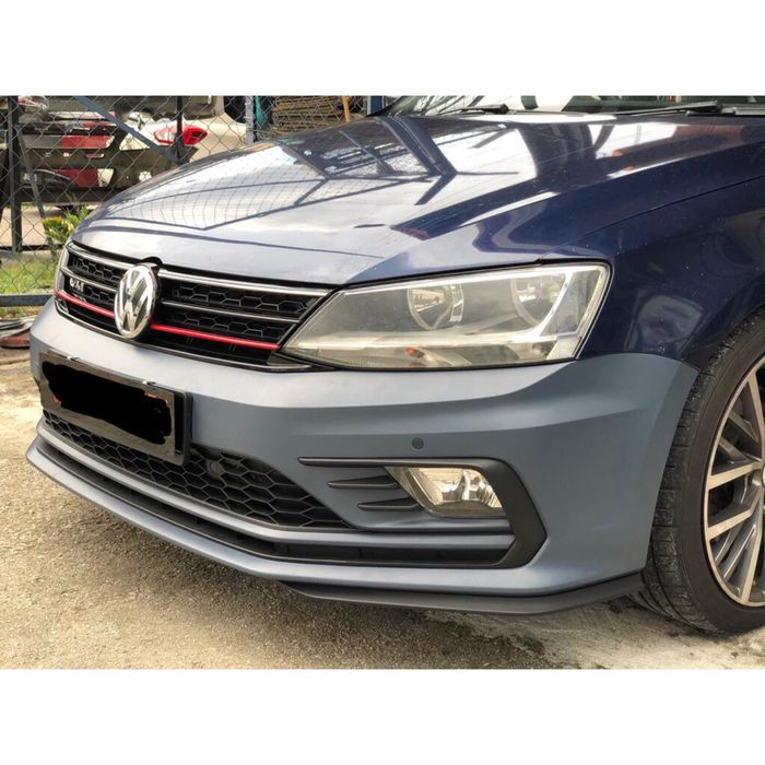 Бампер передний Volkswagen Jetta MK6 GLI SE решетка радиатора