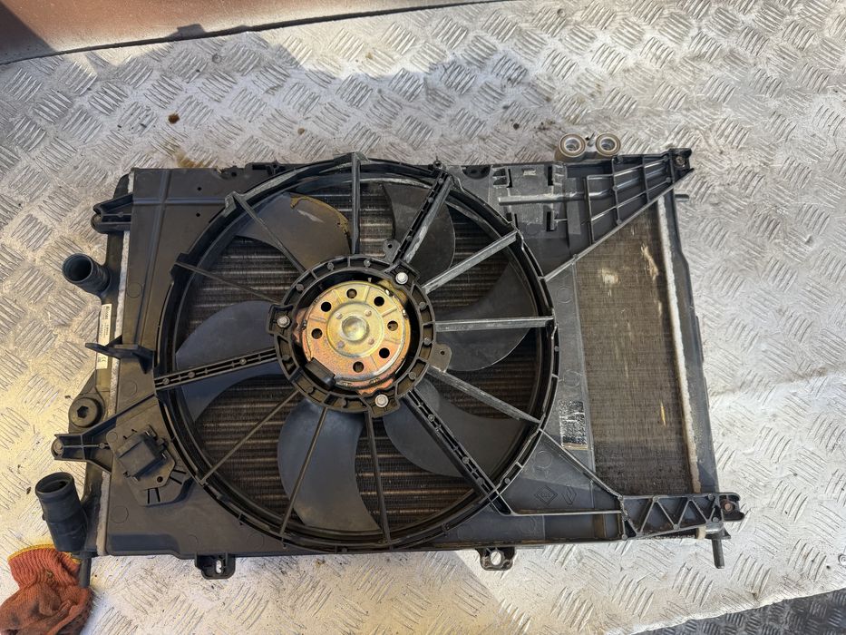Радиатор кассета диффузор Renault Scenic RX4 2002 сценик рх4