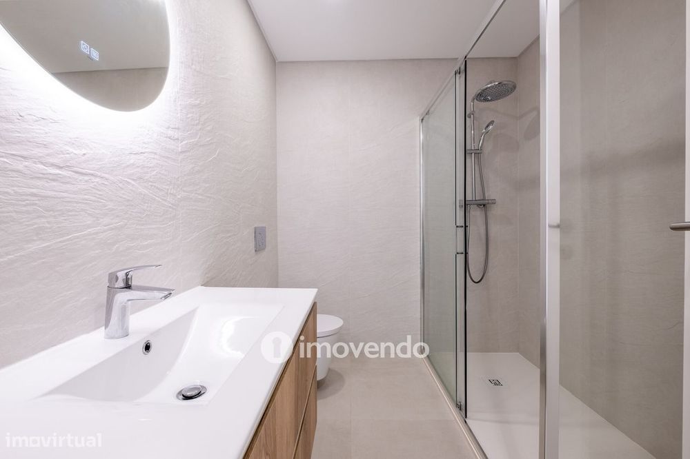 Apartamento T1+1, semi-novo, em Coimbra