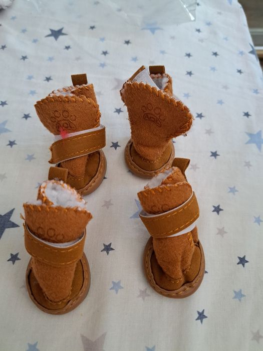 Зимове взуття для собачки. Уггі