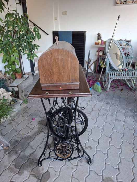 Maquina costura antiga