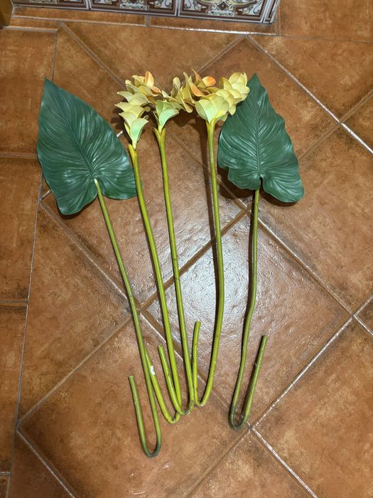Flor artificial vermelha mais putras flores artificiais