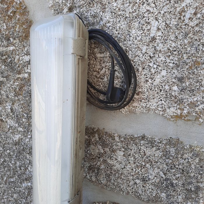 Luz com tomada, em Travassós-Fafe
