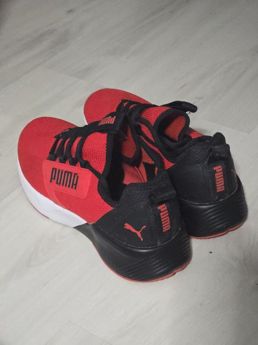 Tênis Puma vermelhos