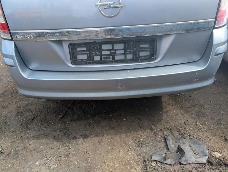 Zderzak tylny tył Opel Astra H III  kombi z163