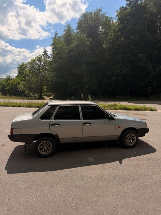 Автомобіль ваз 21099