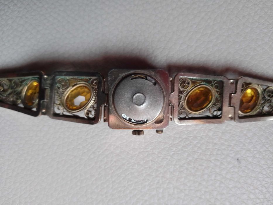 часы женские наручные производства ссср.