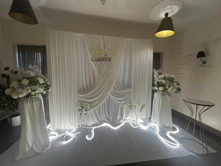 Весільна фотозона