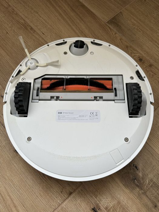 Продам MI ROBOT VACUUM( роботпылесос)