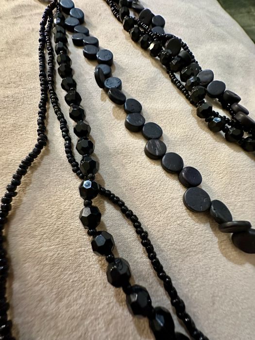 Conjunto de dois colares pretos