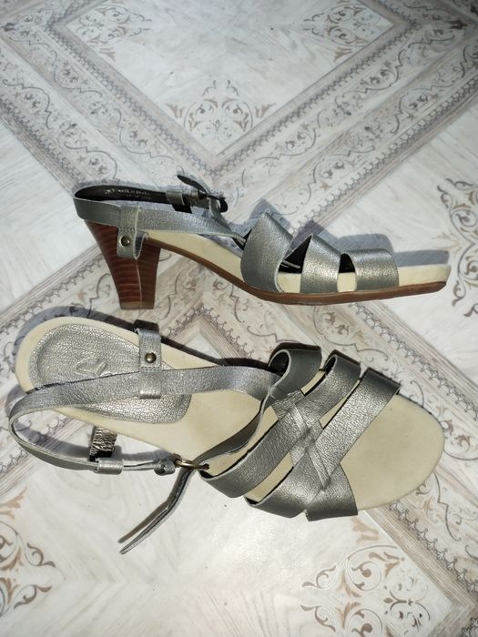 Кожаные босоножки Clarks