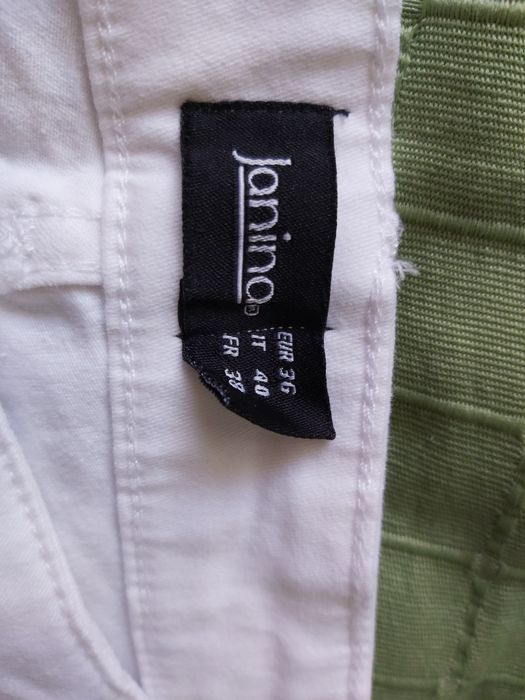 Białe krótkie spodnie / Janina-KIK / rozm.36