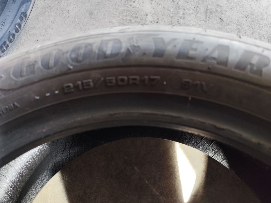Pneus 215/50r17 Goodyear EfficientGrip Performance 80% piso