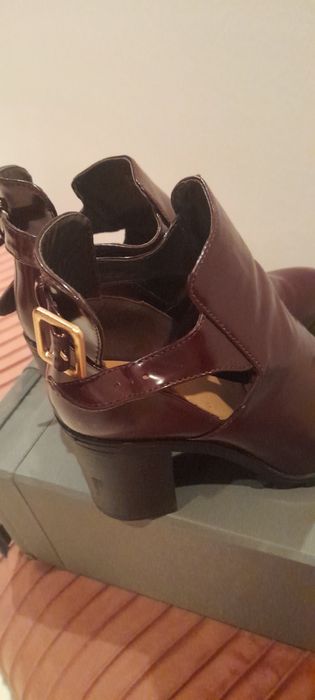 Botas bordeaux em bom estado