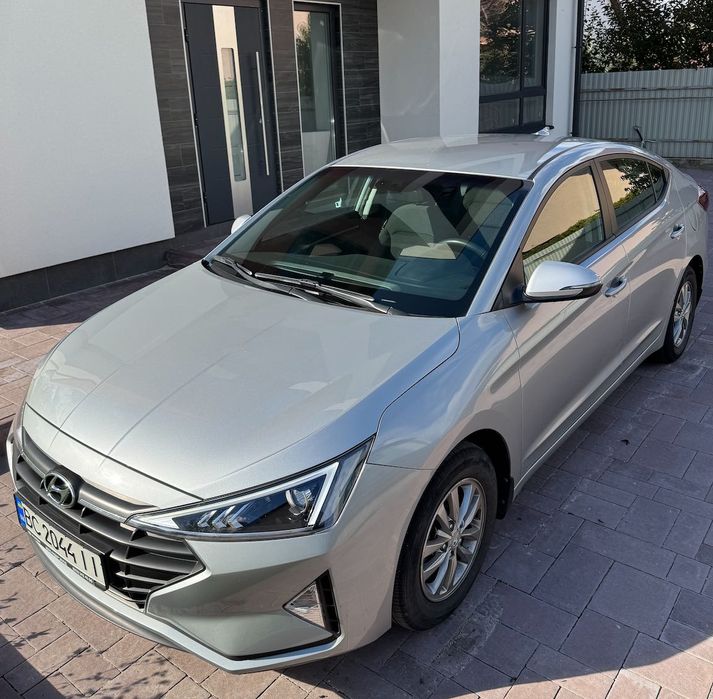 Автомобіль Hyundai Elantra 1.6 2019 рік