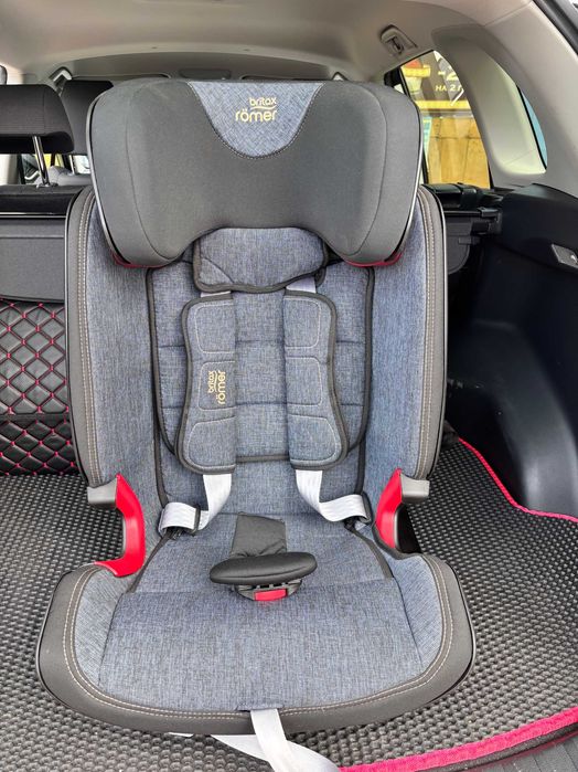 Продам б/у Автокресло Britax-Romer Advansafix IV М Blue Marble