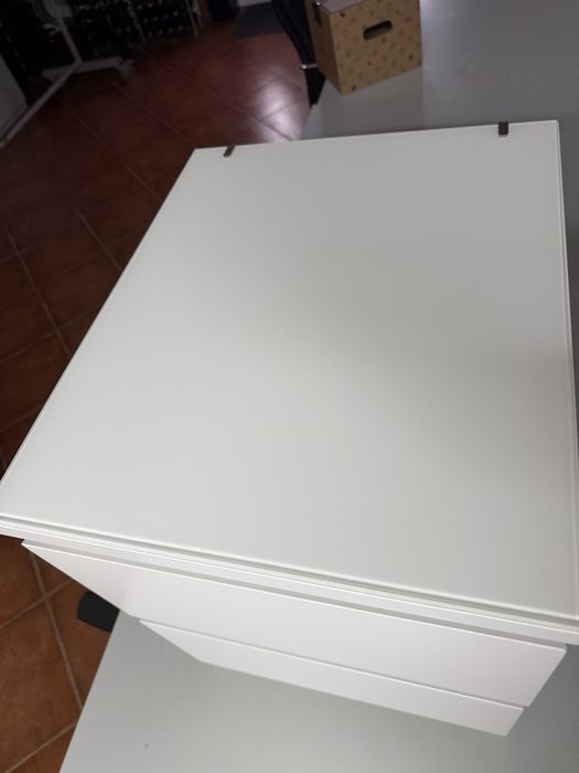 Mesa de cabeceira + Tampo de vidro
