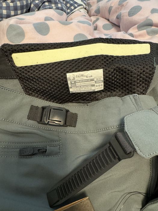 spodnie rowerowe marki Leatt, model MTB Gravity 4.0.