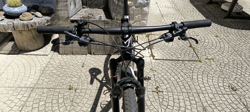 Bicicleta BTT marca, FELT