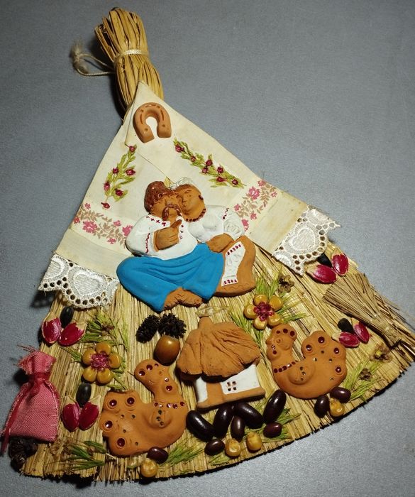 Натуральное дерево, много полезных и красивых вещей