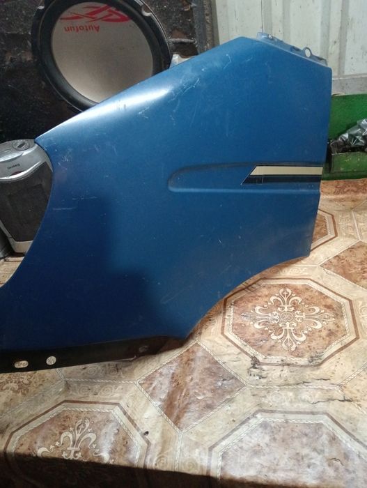 Переднє ліве крило