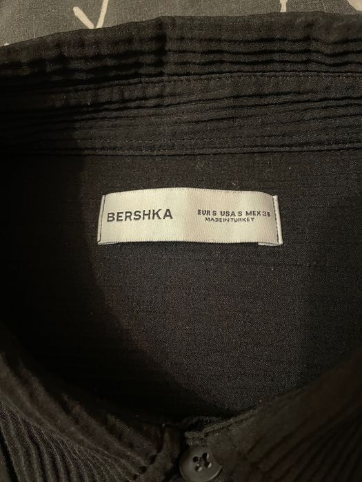 Рубашка bershka черного кольору