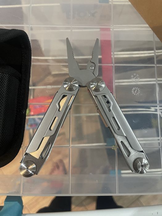 Мультитул новый плоскогубцы