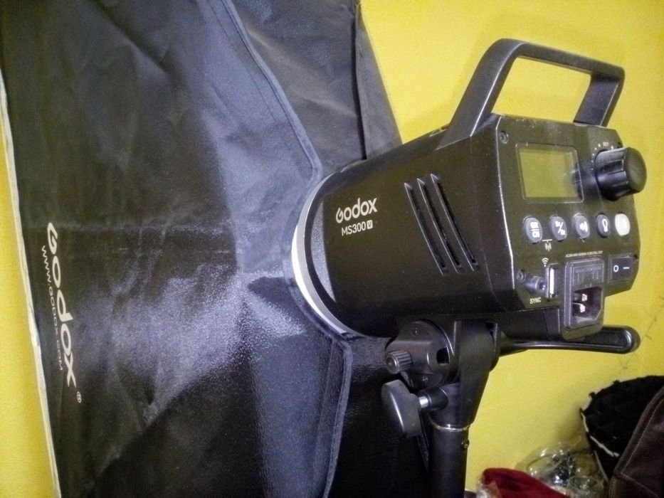Комплект студійного освітлення Godox MS300-V