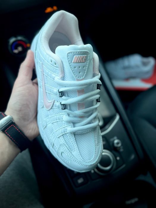 Жіночі кросівки Nike P-6000