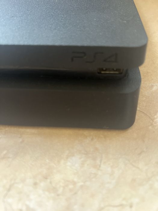 Ps 4 - PlayStation 4 Slim & 4 jogos & 3 comandos