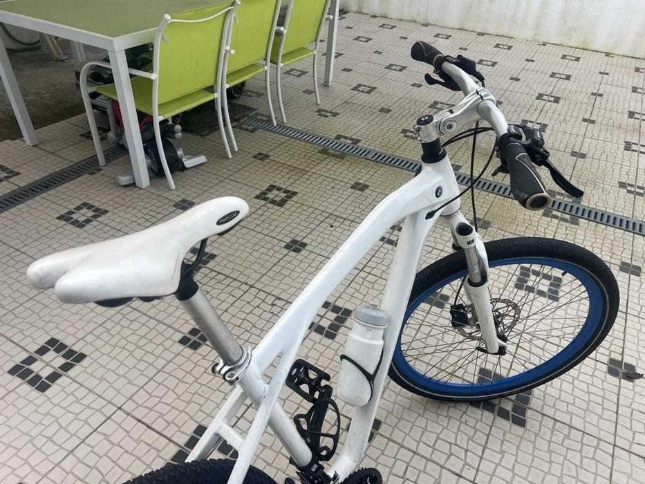 Bicicleta BMW como nova
