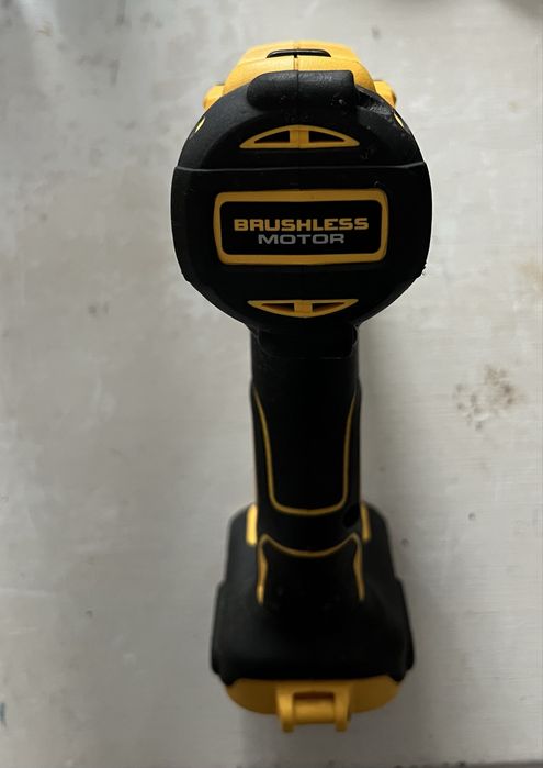Aparafusadora Dewalt 18V XR Brushless